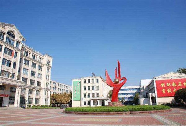 青島中魯中等專業(yè)學(xué)校校址在哪兒？如何報名？