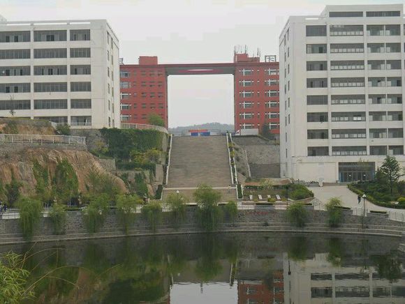 為什么選擇青島恒星科技學(xué)院？