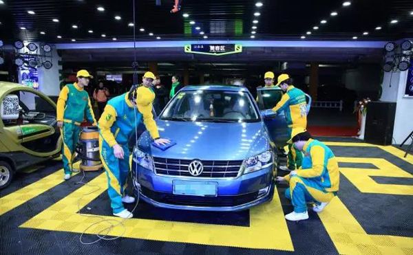 想學(xué)汽車運(yùn)用與維修專業(yè)？就選邢臺(tái)汽修服裝學(xué)校！