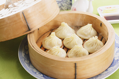 想學(xué)面點制作嗎？來保定玉蘭香廚師學(xué)校吧！