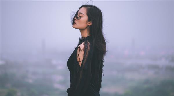 表演中眼神該怎么注視？