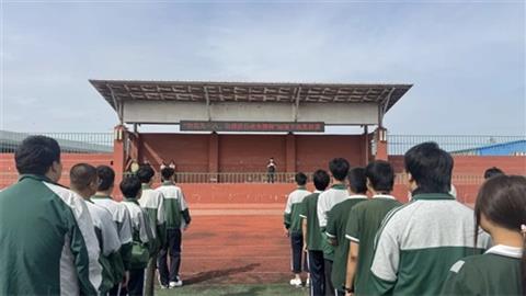 開平職校舉行“國旗下的思政課——勿忘九一八，弘揚抗日戰(zhàn)爭精神”主題升旗儀式